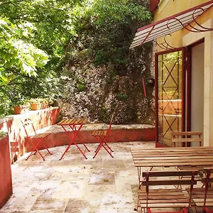 Maison Au Coeur De De Vaucluse, Nichée Sur Le Rocher Et Surplombant La Sorgue Fontaine-de-Vaucluse
